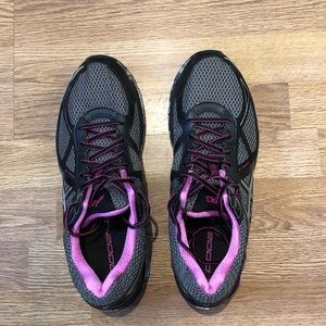 ASICS GT-2000 Trail - Grey - Ladies Size 12 - New